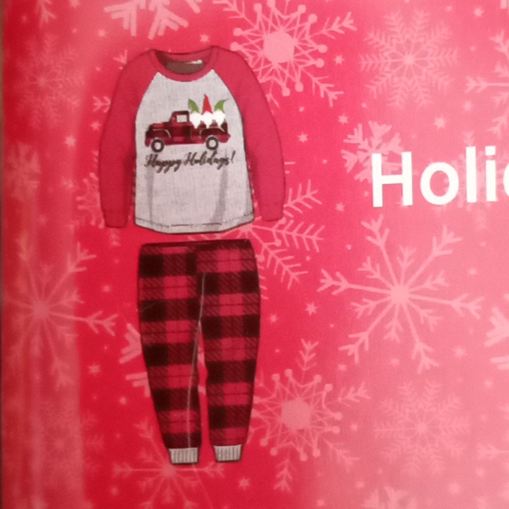 ⛄️ Holiday PJs - Picture 9 of 15
